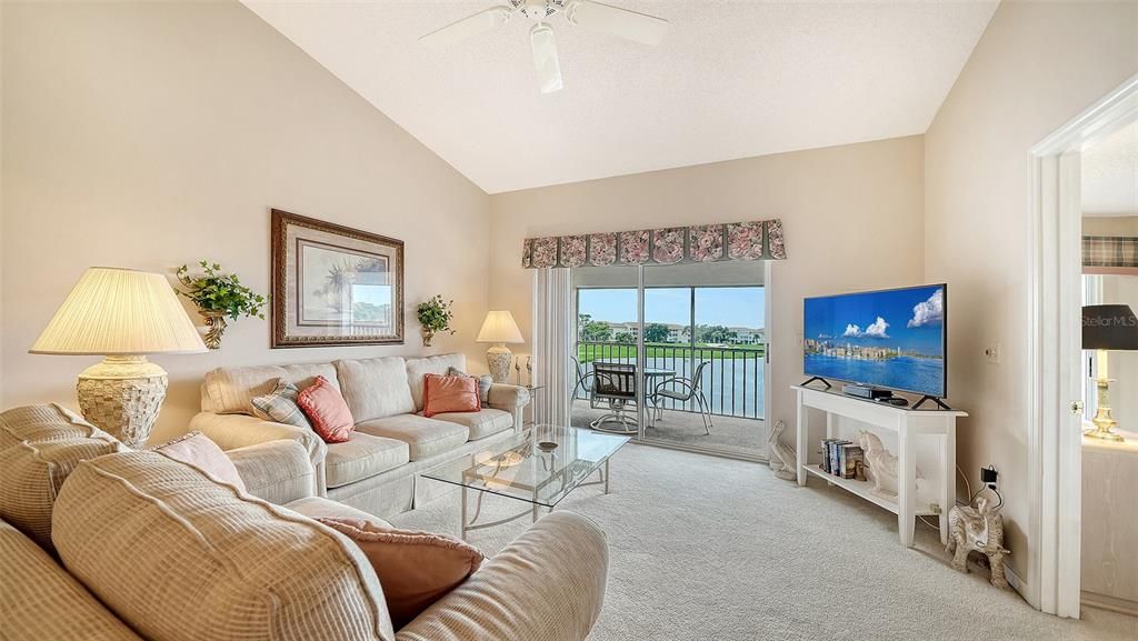 For Sale: $269,000 (2 beds, 2 baths, 1106 Square Feet)