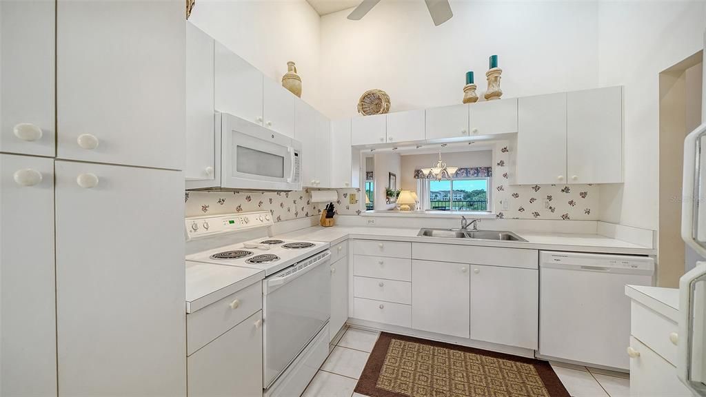 For Sale: $269,000 (2 beds, 2 baths, 1106 Square Feet)