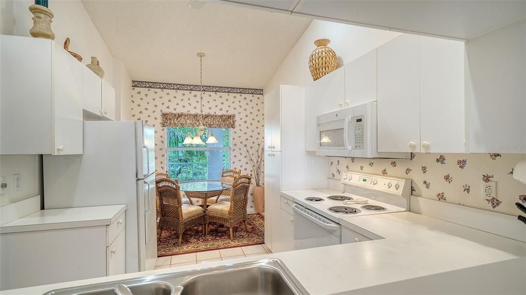 For Sale: $269,000 (2 beds, 2 baths, 1106 Square Feet)