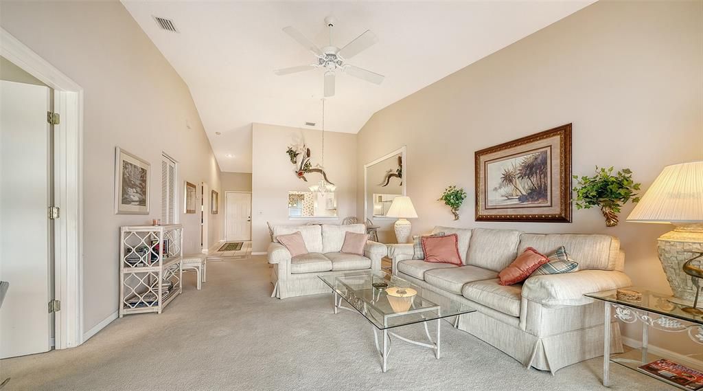 For Sale: $269,000 (2 beds, 2 baths, 1106 Square Feet)