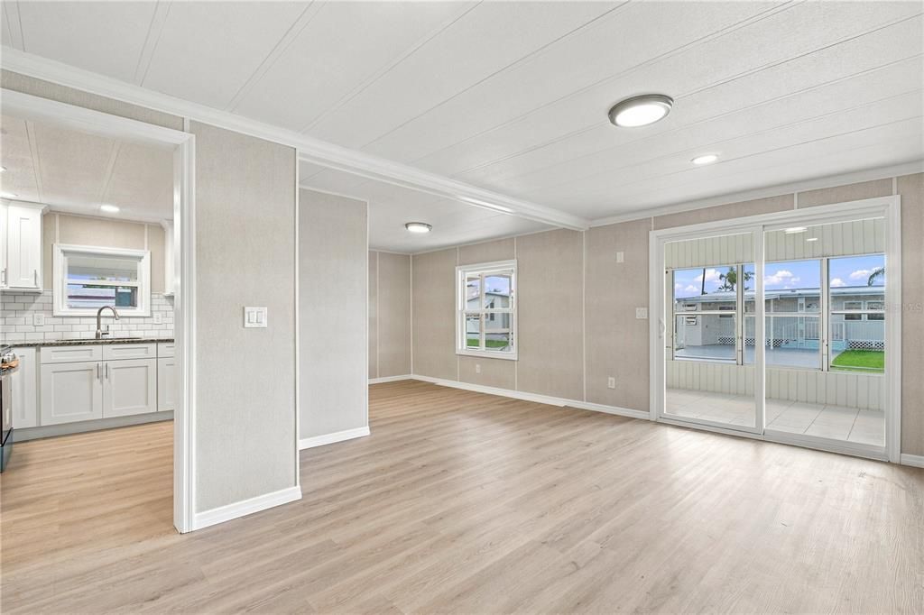 For Sale: $130,000 (2 beds, 2 baths, 828 Square Feet)