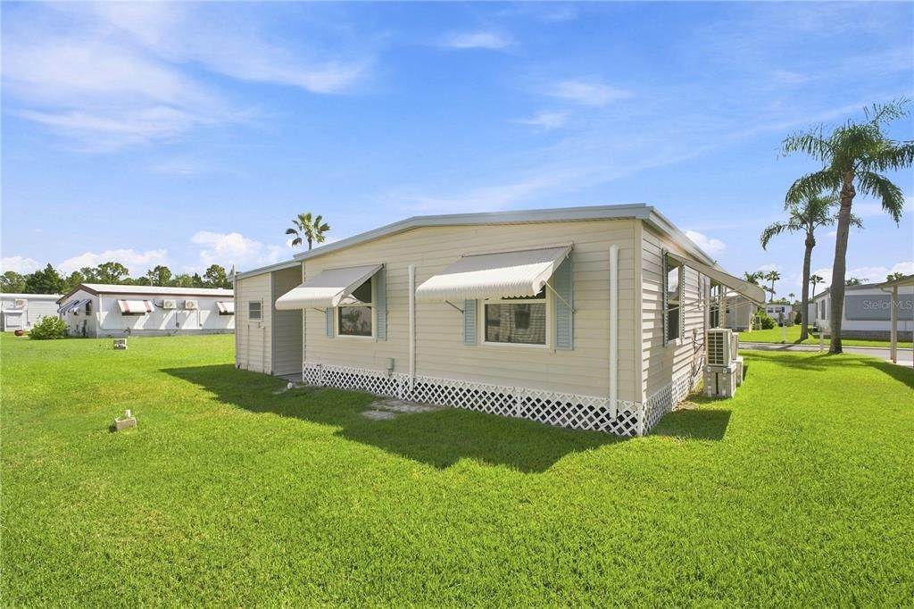 For Sale: $130,000 (2 beds, 2 baths, 828 Square Feet)