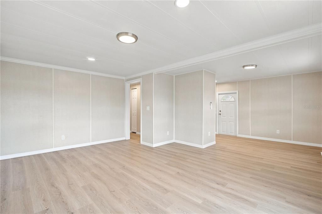 For Sale: $130,000 (2 beds, 2 baths, 828 Square Feet)