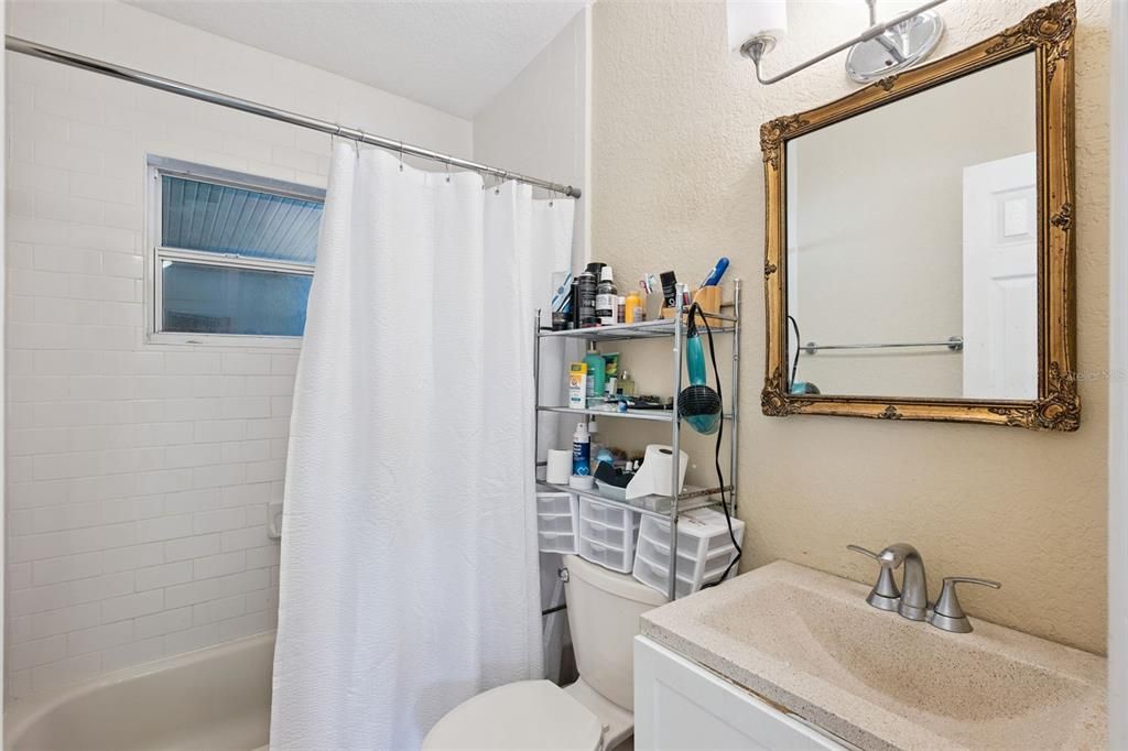 На продажу: $295,000 (3 спален, 2 ванн, 1021 Квадратных фут)