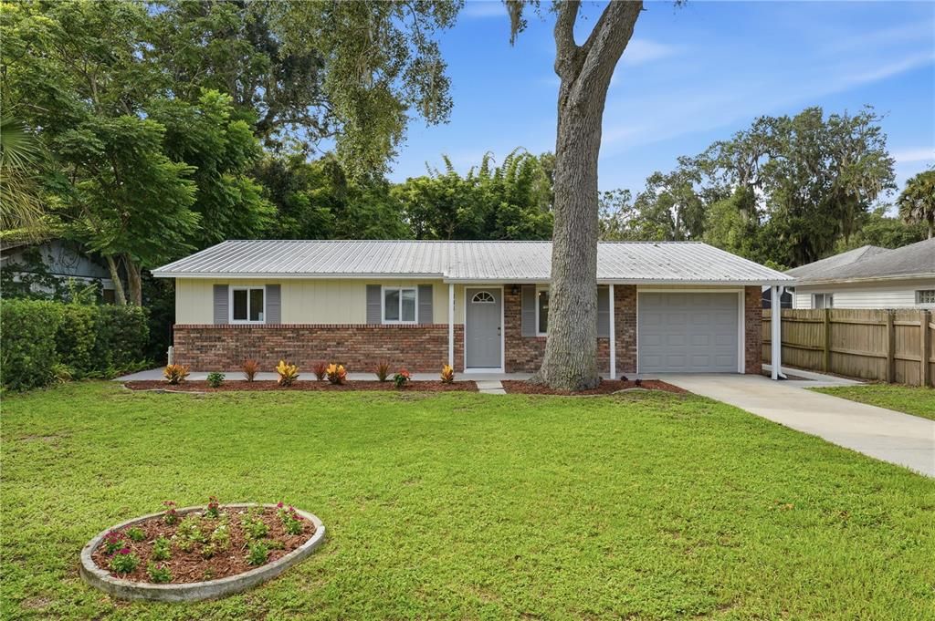 For Sale: $309,000 (3 beds, 2 baths, 1073 Square Feet)