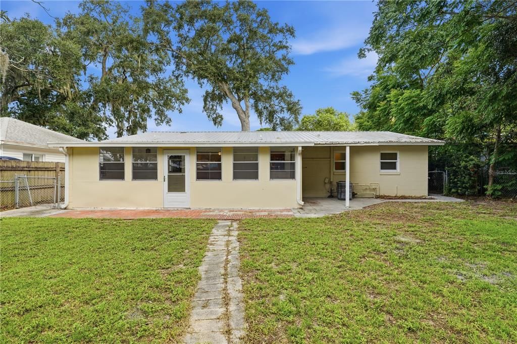 For Sale: $309,000 (3 beds, 2 baths, 1073 Square Feet)