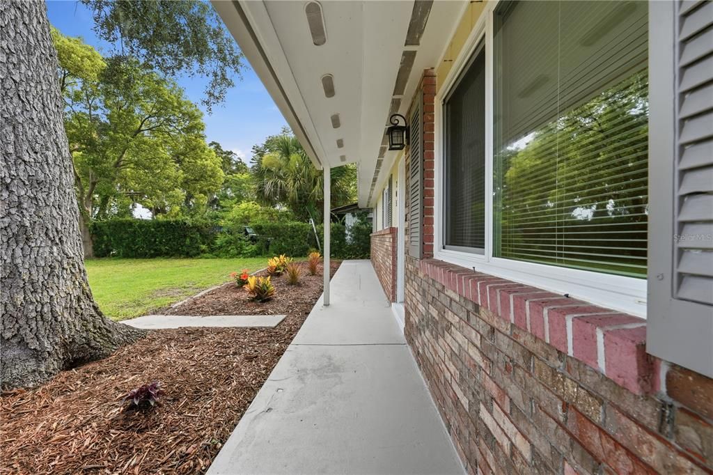 For Sale: $309,000 (3 beds, 2 baths, 1073 Square Feet)