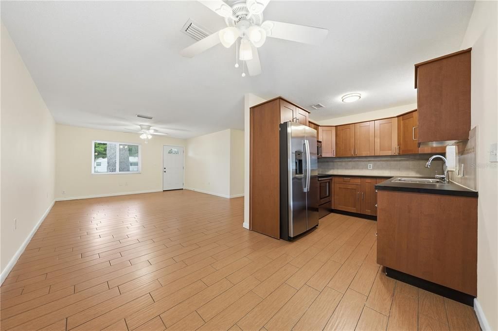 For Sale: $309,000 (3 beds, 2 baths, 1073 Square Feet)