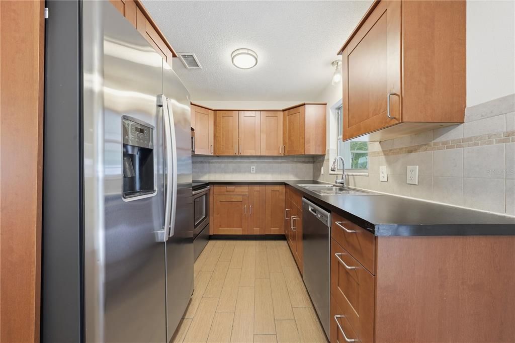 For Sale: $309,000 (3 beds, 2 baths, 1073 Square Feet)