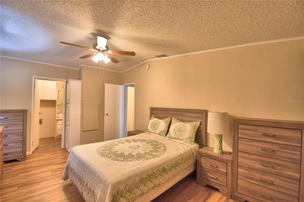 En Venta: $174,900 (2 camas, 2 baños, 1200 Pies cuadrados)