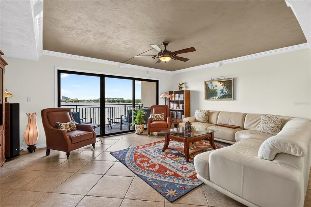 For Sale: $699,999 (3 beds, 2 baths, 1978 Square Feet)