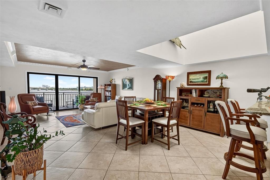 For Sale: $699,999 (3 beds, 2 baths, 1978 Square Feet)