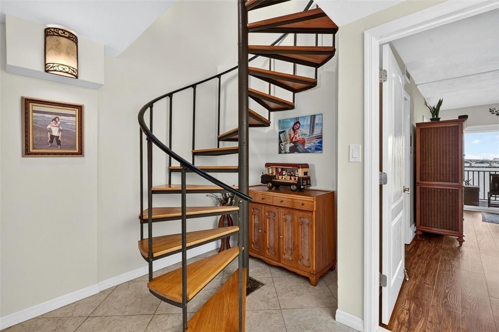 For Sale: $699,999 (3 beds, 2 baths, 1978 Square Feet)