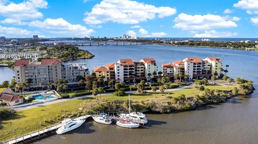 For Sale: $699,999 (3 beds, 2 baths, 1978 Square Feet)