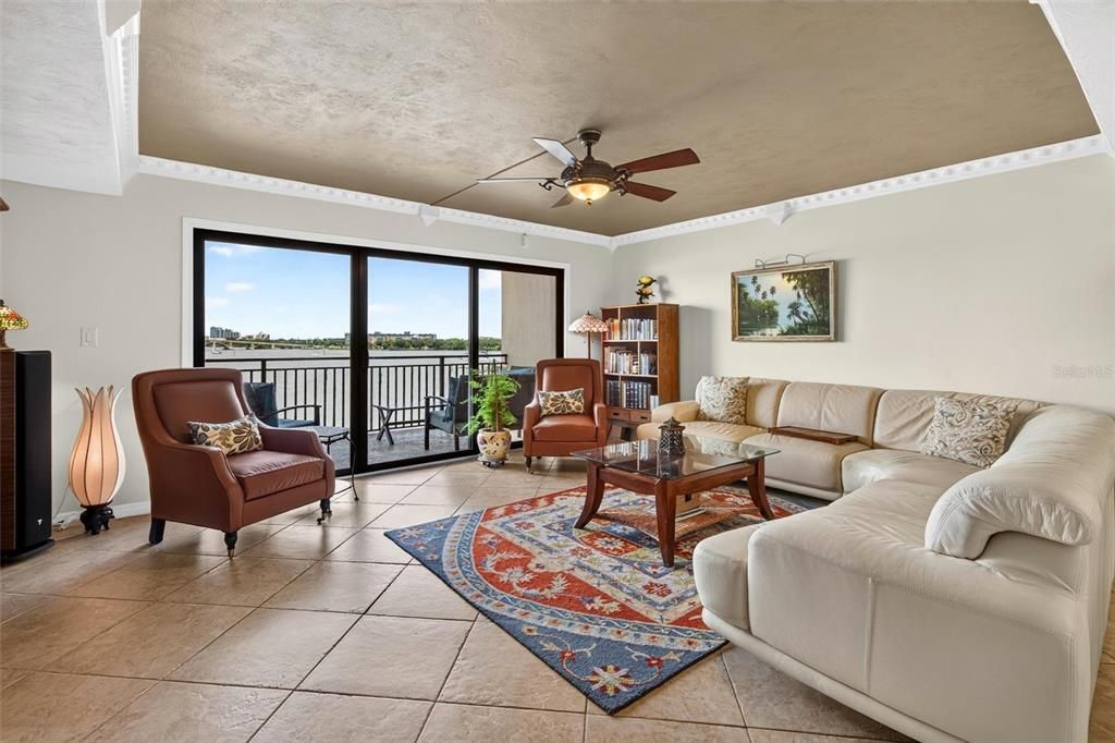 For Sale: $699,999 (3 beds, 2 baths, 1978 Square Feet)