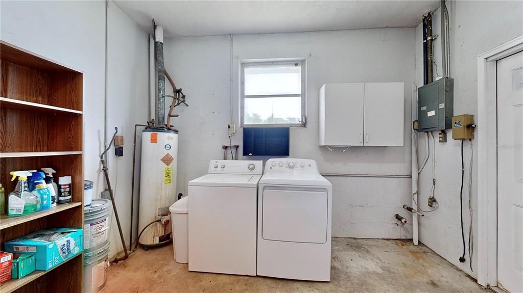 For Rent: $2,200 (2 beds, 1 baths, 960 Square Feet)