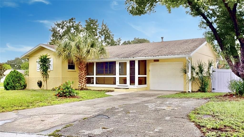 For Rent: $2,200 (2 beds, 1 baths, 960 Square Feet)