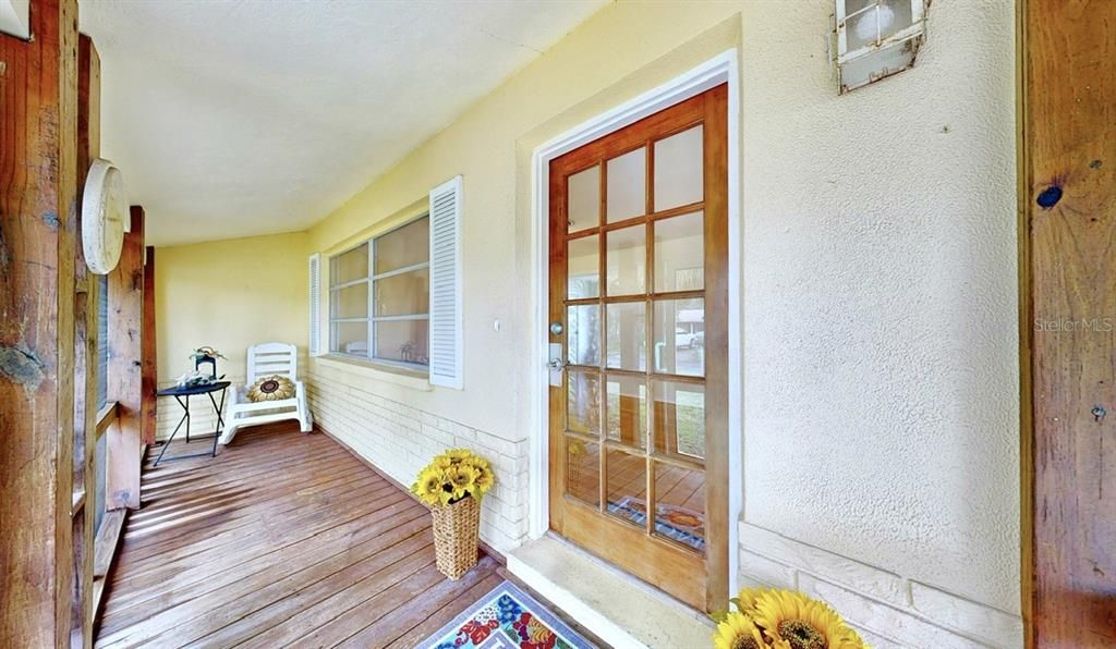 For Rent: $2,200 (2 beds, 1 baths, 960 Square Feet)