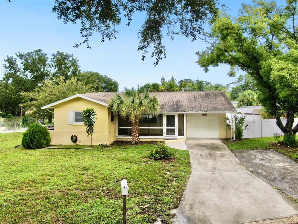 For Rent: $2,200 (2 beds, 1 baths, 960 Square Feet)