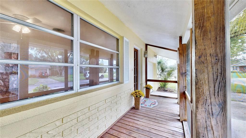For Rent: $2,200 (2 beds, 1 baths, 960 Square Feet)