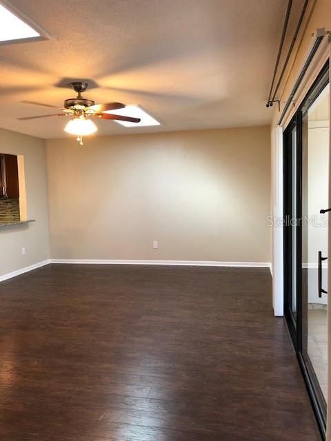 Active With Contract: $305,000 (3 beds, 2 baths, 1467 Square Feet)