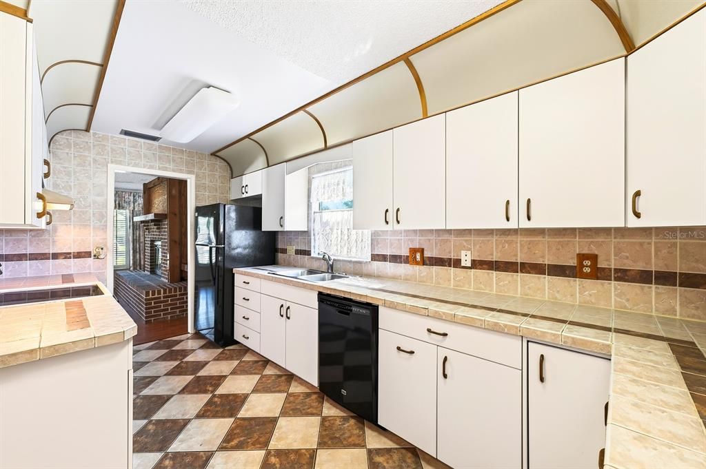 For Sale: $250,000 (3 beds, 2 baths, 1736 Square Feet)