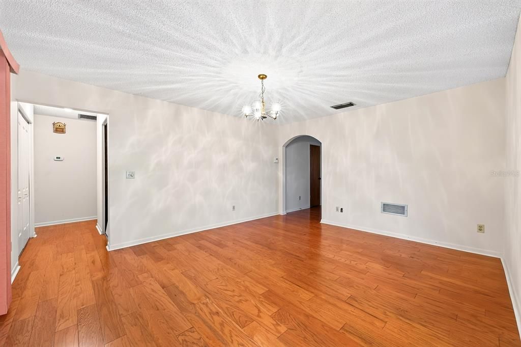 For Sale: $250,000 (3 beds, 2 baths, 1736 Square Feet)