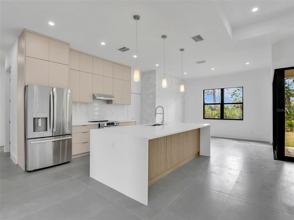For Sale: $425,000 (3 beds, 2 baths, 1831 Square Feet)