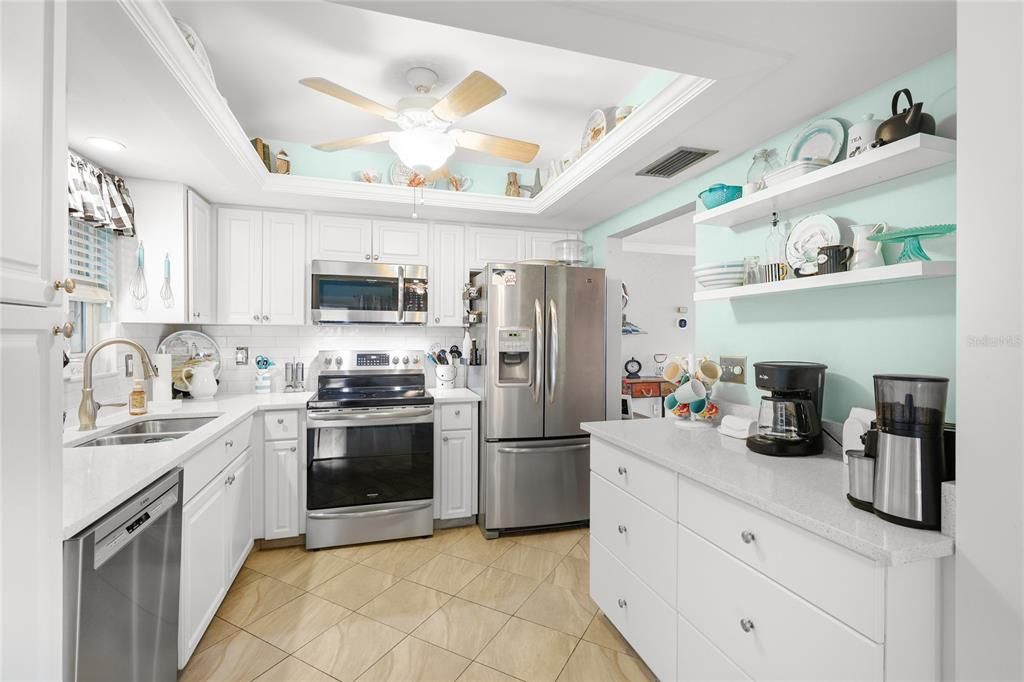For Sale: $225,000 (1 beds, 1 baths, 1056 Square Feet)