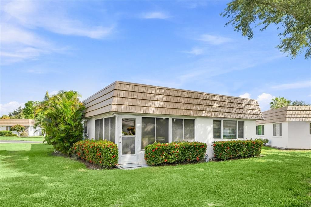For Sale: $225,000 (1 beds, 1 baths, 1056 Square Feet)