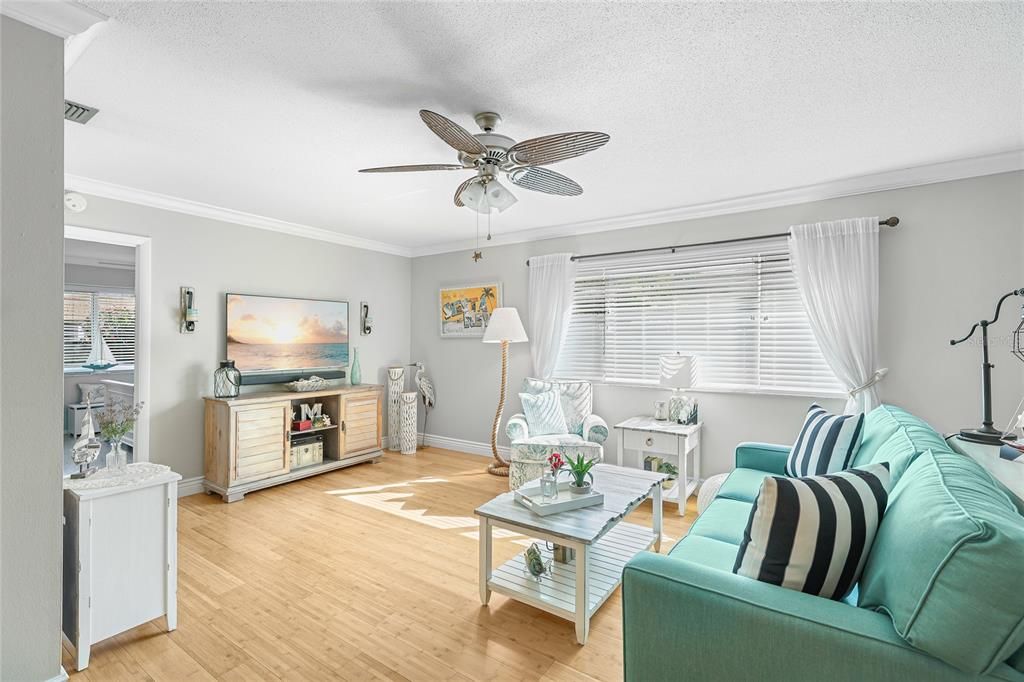 For Sale: $225,000 (1 beds, 1 baths, 1056 Square Feet)