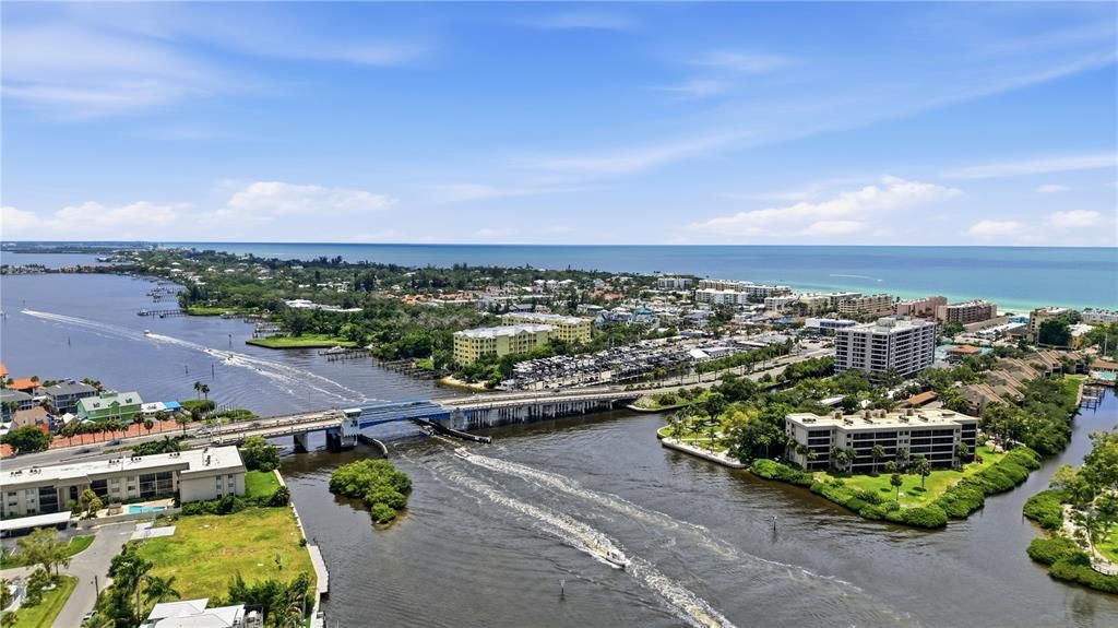 For Sale: $225,000 (1 beds, 1 baths, 1056 Square Feet)
