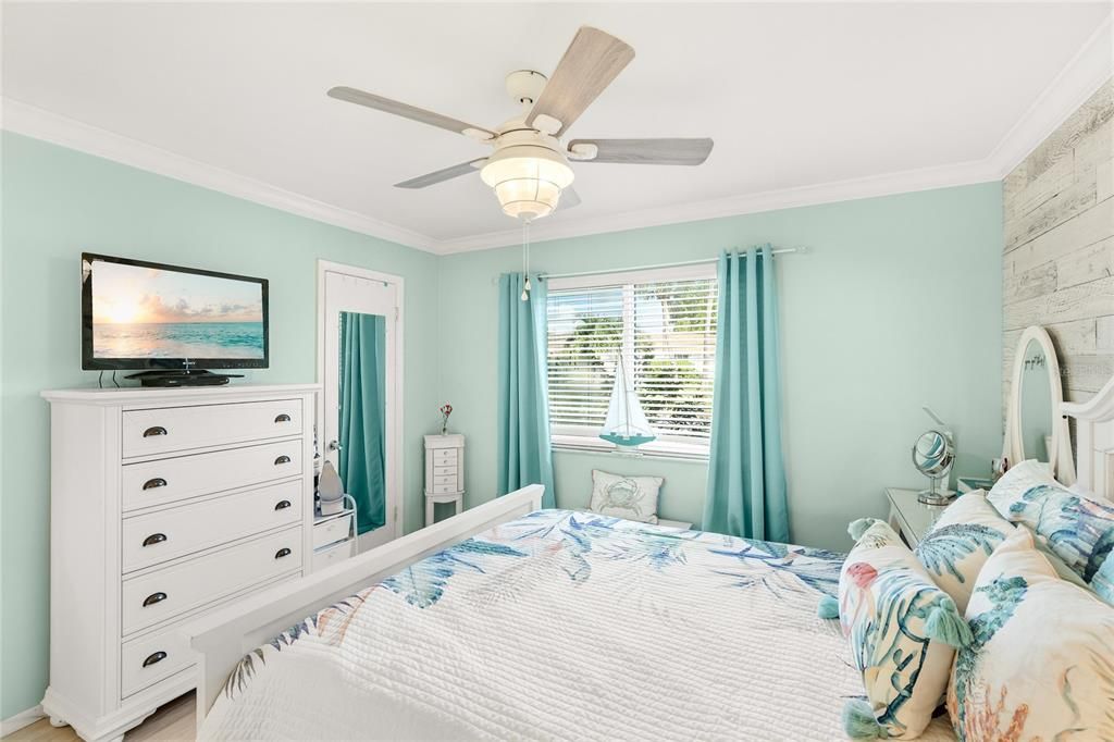 For Sale: $225,000 (1 beds, 1 baths, 1056 Square Feet)