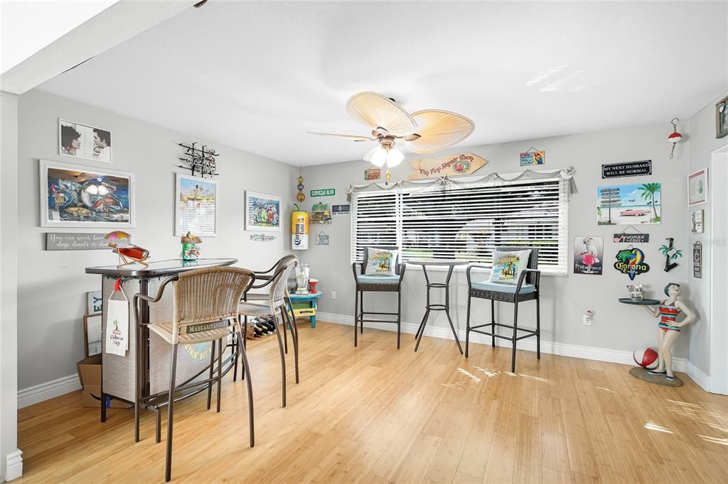 For Sale: $225,000 (1 beds, 1 baths, 1056 Square Feet)