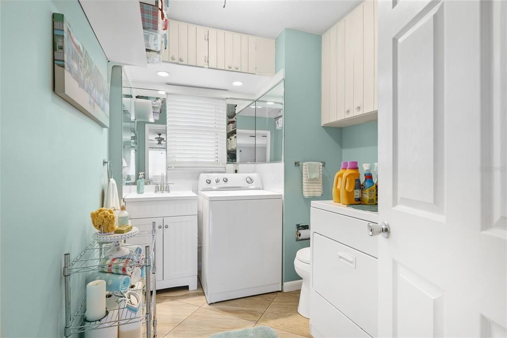 For Sale: $225,000 (1 beds, 1 baths, 1056 Square Feet)