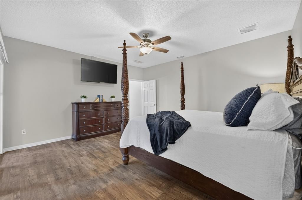For Sale: $625,000 (4 beds, 3 baths, 2350 Square Feet)