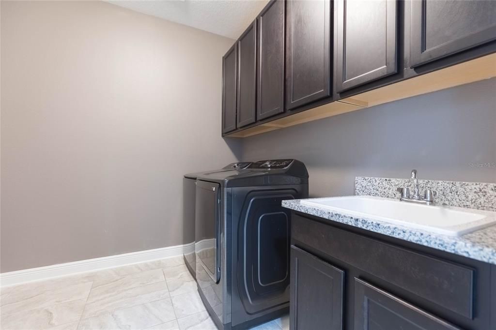 For Sale: $725,000 (5 beds, 3 baths, 3559 Square Feet)