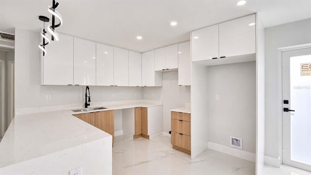 For Sale: $244,900 (3 beds, 2 baths, 1058 Square Feet)