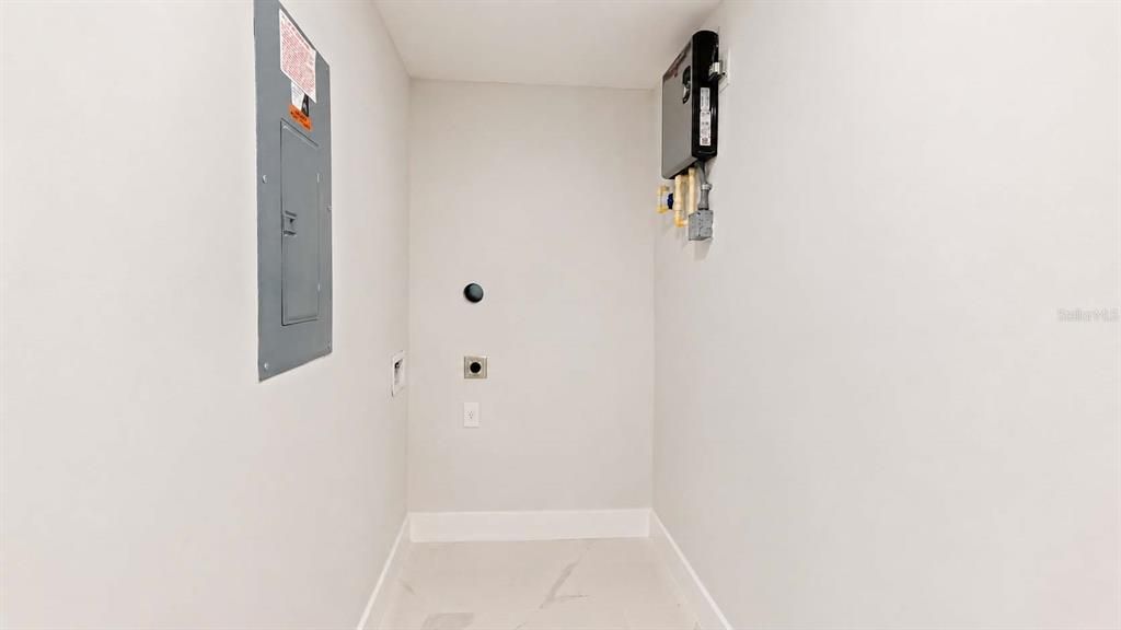 For Sale: $244,900 (3 beds, 2 baths, 1058 Square Feet)