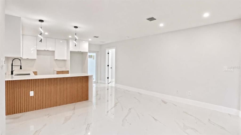For Sale: $244,900 (3 beds, 2 baths, 1058 Square Feet)