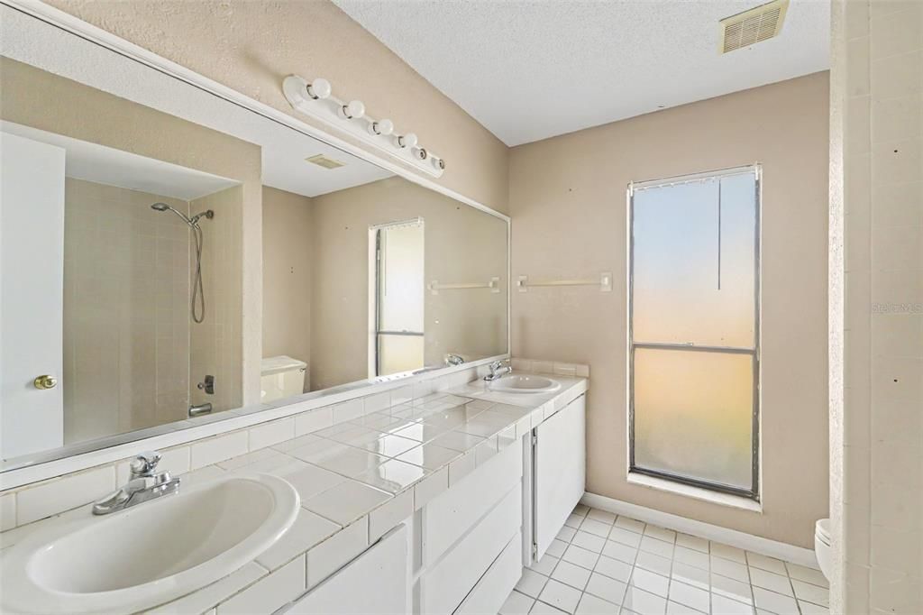 На продажу: $269,950 (3 спален, 2 ванн, 1754 Квадратных фут)