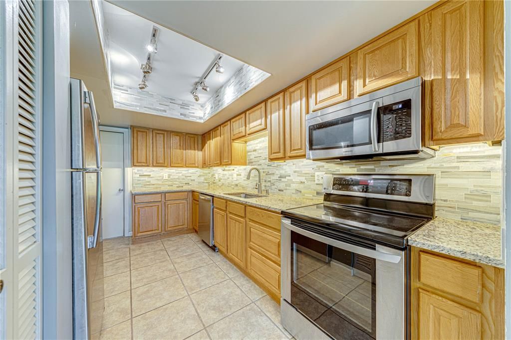 For Rent: $2,050 (3 beds, 2 baths, 1612 Square Feet)