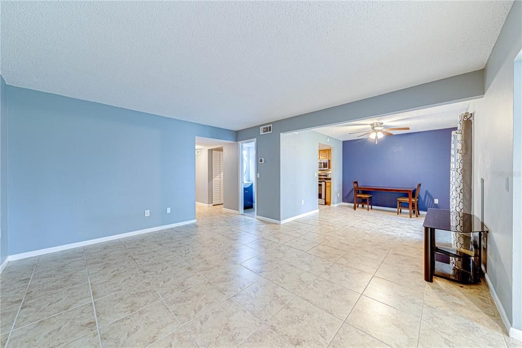 For Rent: $2,050 (3 beds, 2 baths, 1612 Square Feet)