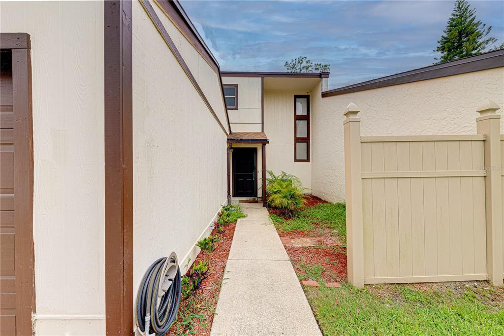 For Rent: $2,050 (3 beds, 2 baths, 1612 Square Feet)