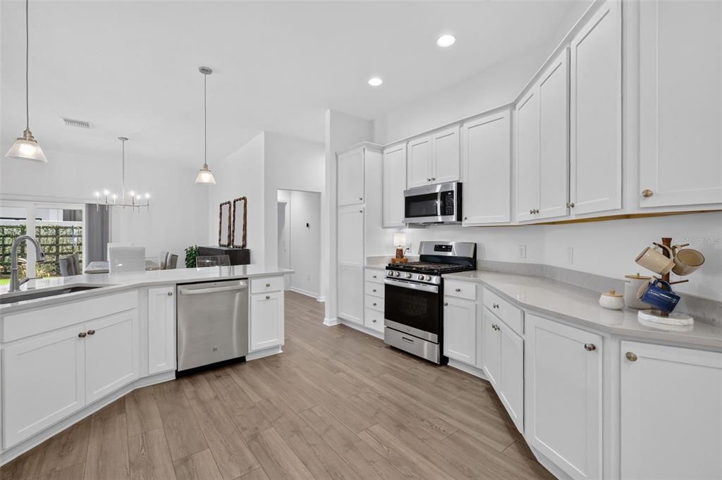 Active With Contract: $500,000 (3 beds, 2 baths, 1969 Square Feet)