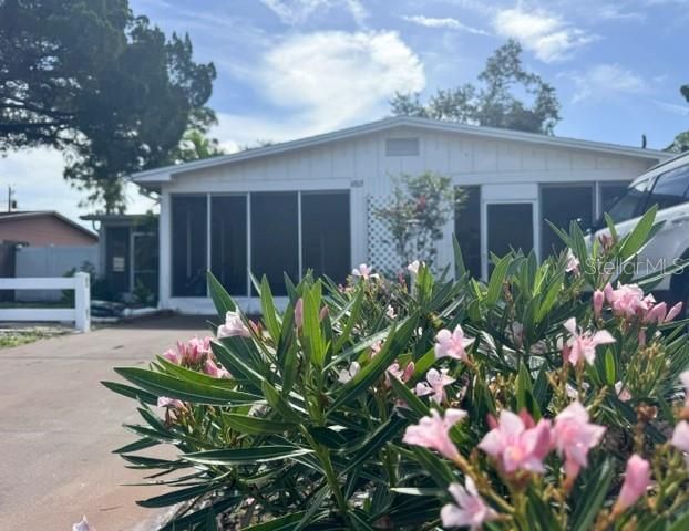 For Sale: $464,000 (6 beds, 0 baths, 1696 Square Feet)