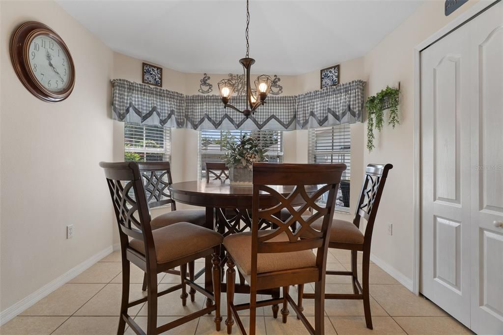 For Sale: $295,000 (3 beds, 2 baths, 1921 Square Feet)