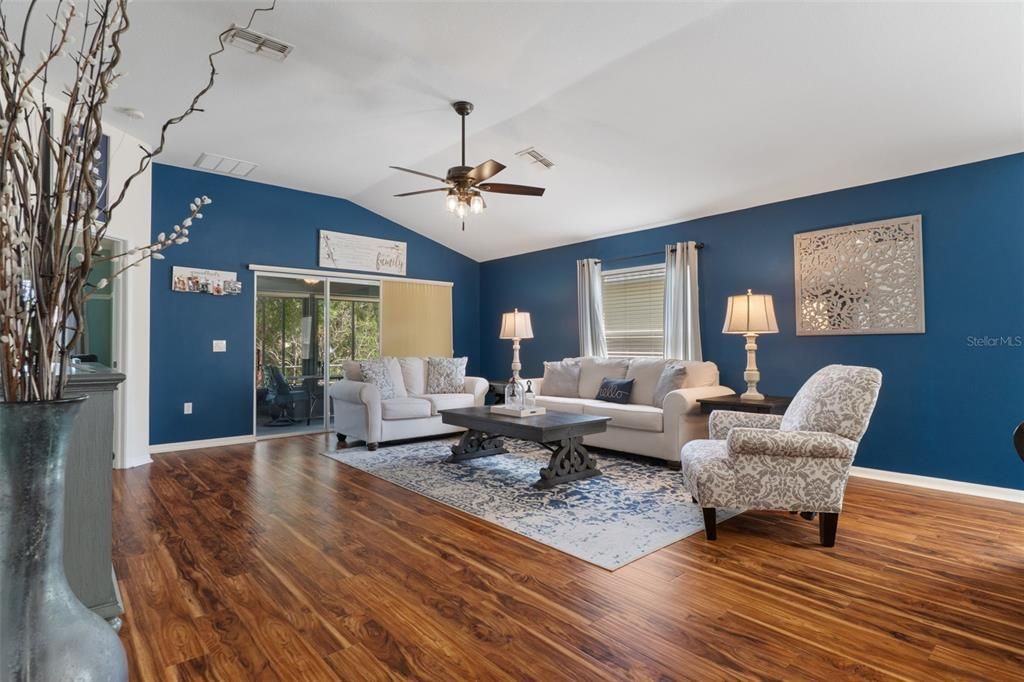 For Sale: $295,000 (3 beds, 2 baths, 1921 Square Feet)