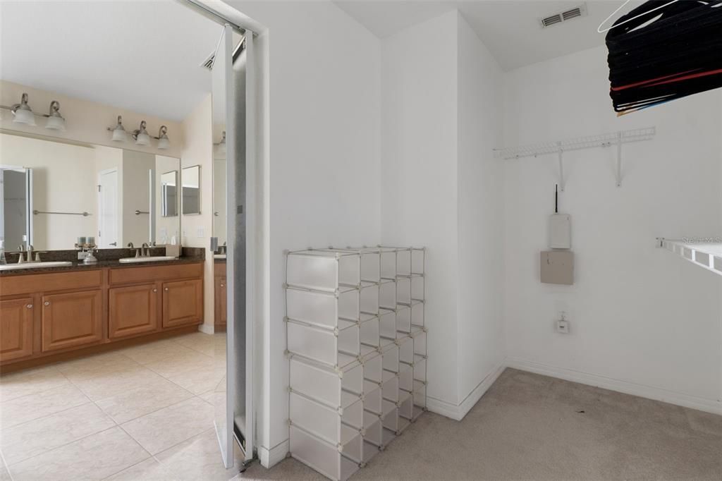 For Sale: $295,000 (3 beds, 2 baths, 1921 Square Feet)