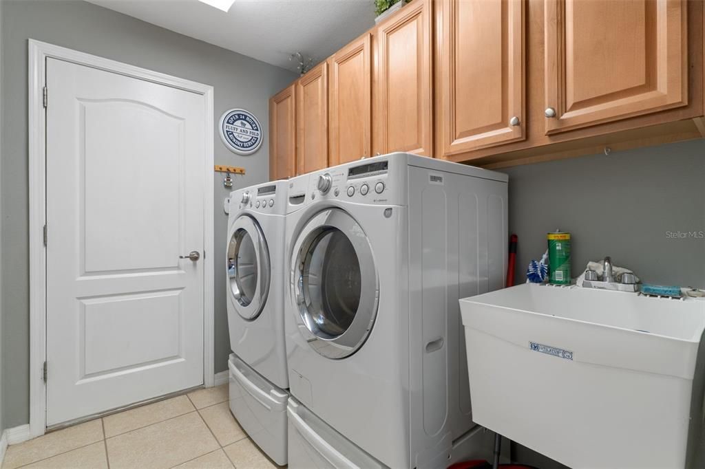For Sale: $295,000 (3 beds, 2 baths, 1921 Square Feet)